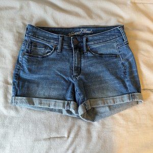 UNIVERSAL THREAD MIDI JEAN SHORTS SIZE 0/25